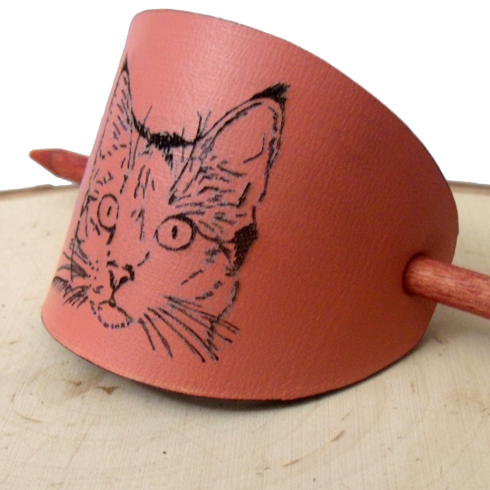 barrette cuir rose gravure chat