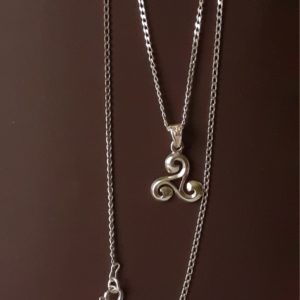 Triskel collier minimaliste en argent sterling, bijoux ethnique, accessoire argent pour femme