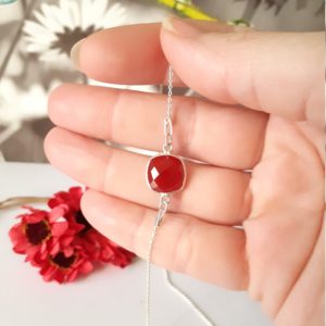 Cornaline ras du cou minimaliste en argent massif et pierre fine
