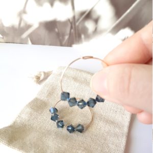 Créoles Gold Filled Or 14 K et toupies en cristal de qualité couleur Indicolite