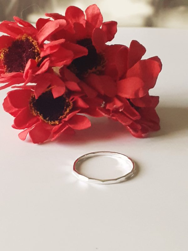 Bague minimaliste, bande en argent sterling