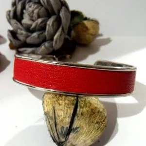 Bracelet jonc en cuir rouge et acier inoxydable