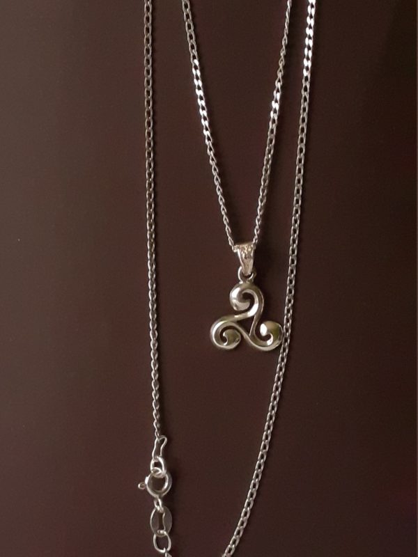 Triskel collier minimaliste en argent sterling, bijoux ethnique, accessoire argent pour femme