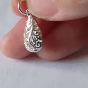 breloque goute en argent massif