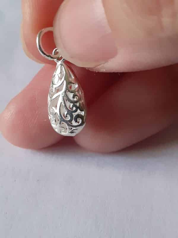 breloque goute en argent massif
